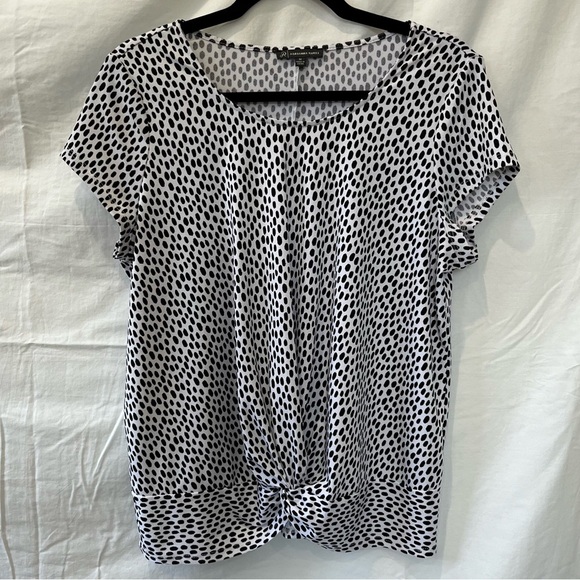 Adrianna Papell Tops - Adrianna Papell Size M Dotted Short Sleeve Shirt